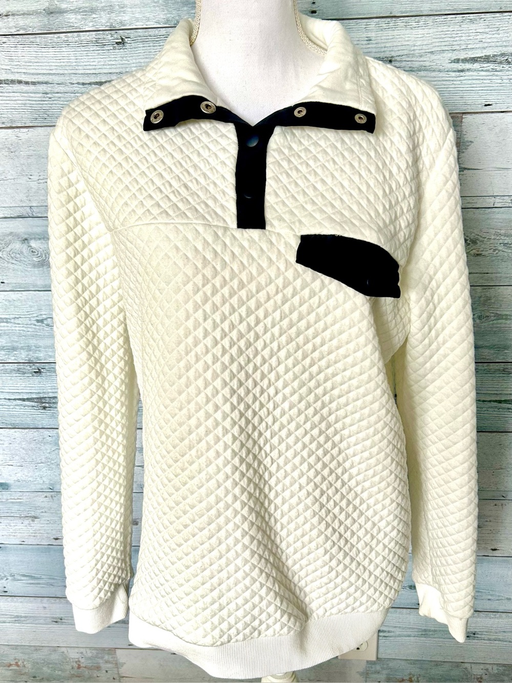 Quilted Pullover Sweater with Contrast Trim - Cream & navy